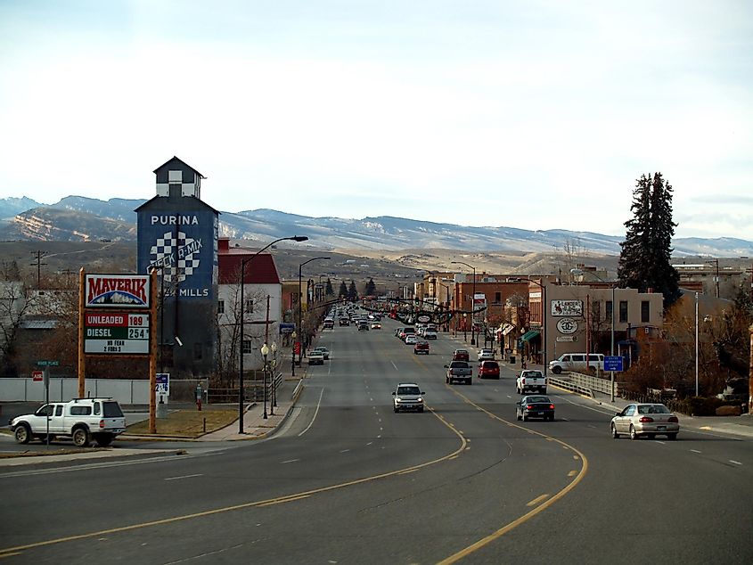 Cars driving down the downtown streets of Lander, Wyoming.