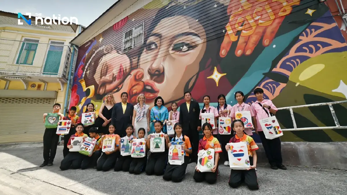 Thai, Belgian artists liven up Bangkok street with mural paintings