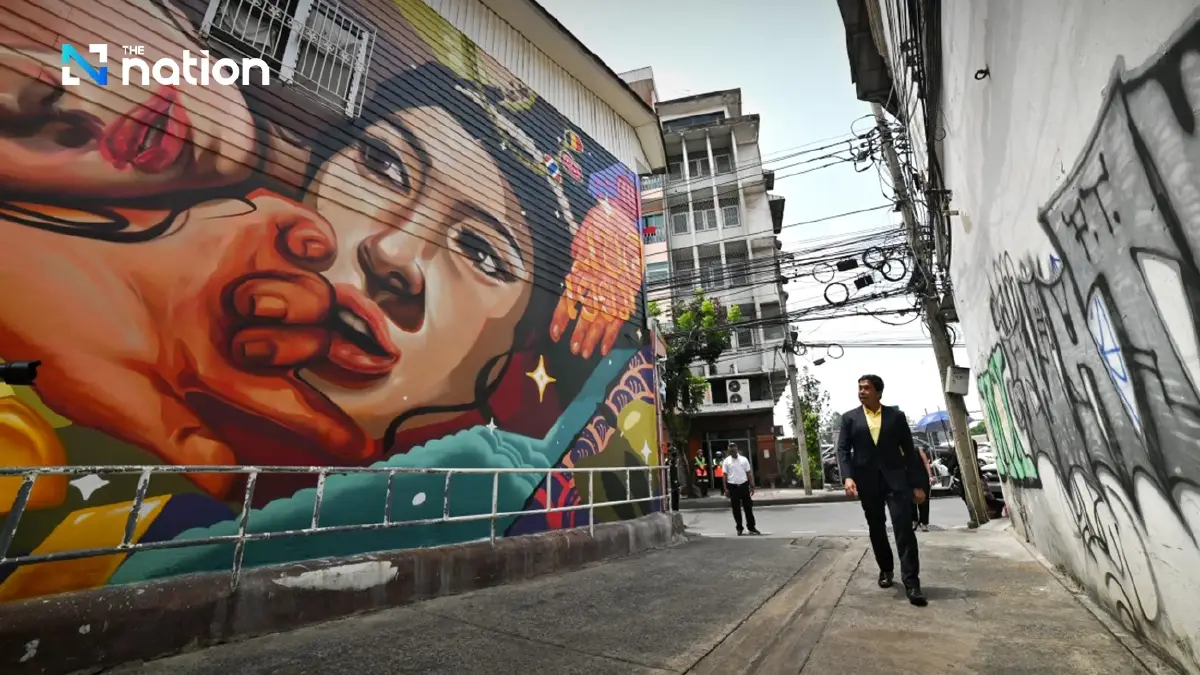 Thai, Belgian artists liven up Bangkok street with mural paintings