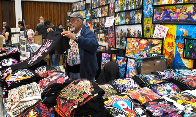 Gary Charles of Creative Image Design at the Melbourne Toy and Comic Con at the Melbourne Auditorium.