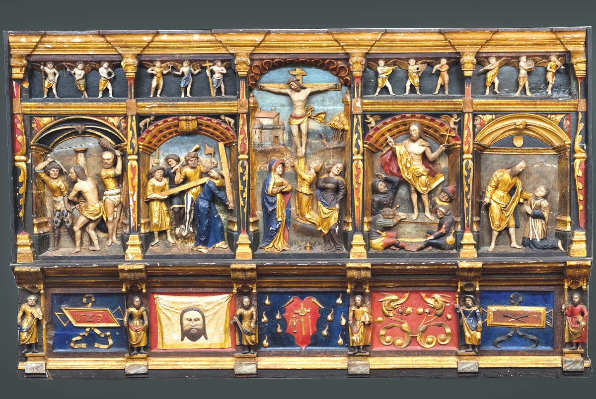 A decorative arts highlight was this continental polychrome-painted and parcel-gilt reredo, possibly Flemish, dated 1529, carved with a central crucifixion and stages of the cross scene, an upper register of putti and lower register with saints interspersed with date, emblems, cloth of Veronica and grotesques. It finished at $9,000.