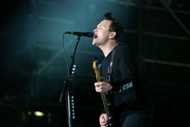 Blink-182 closes out the Bud Light stage on Day 2 of Lollapalooza on Aug. 4, 2017. (Kristan Lieb)