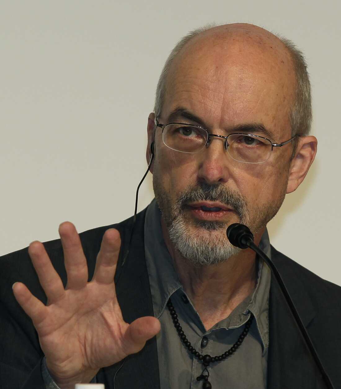 Artist Bill Viola speaks at a press conference in Tokyo in 2011. 