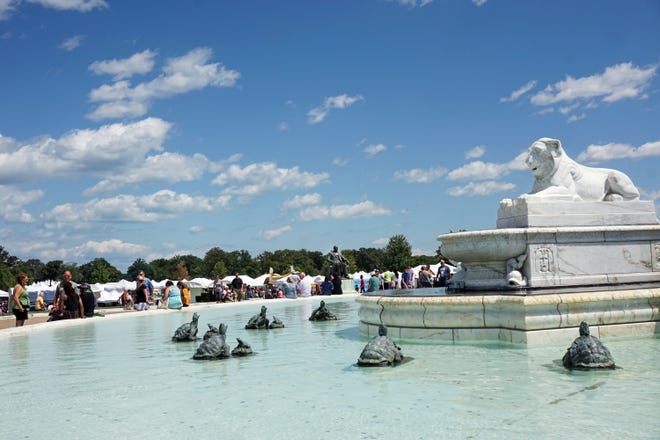 Belle Isle Art Fair by the Scott Fountain.