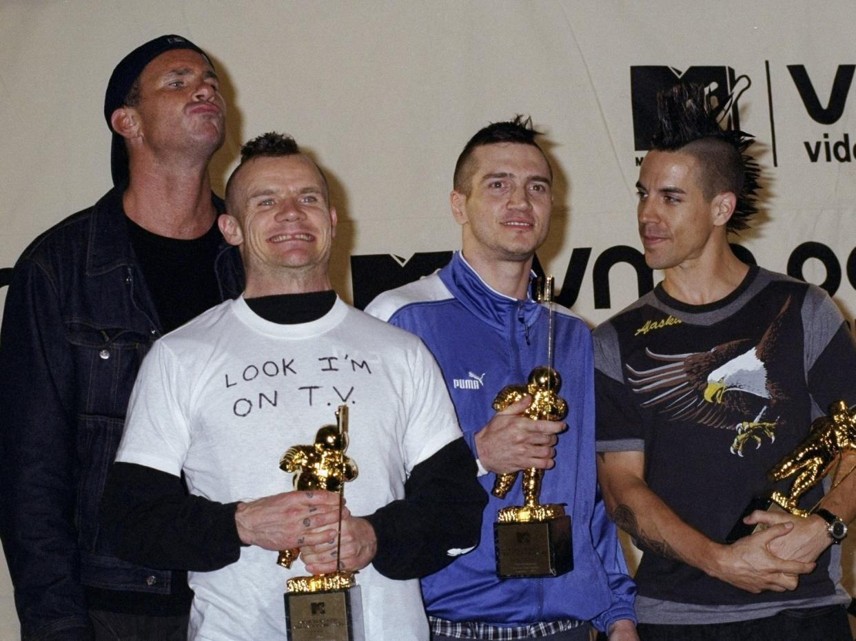 The Red Hot Chili Peppers backstage at the 2000 VMAs.