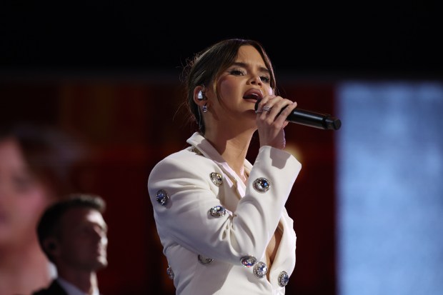 American singer-songwriter Maren Morris sings at the Democratic National Convention at the United Center in Chicago on Aug. 21, 2024. (Brian Cassella/Chicago Tribune)