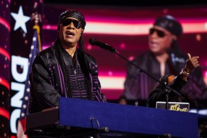 CHICAGO, ILLINOIS - AUGUST 21:  Musician Stevie Wonder performs on stage during the third day of the Democratic National Convention at the United Center on August 21, 2024 in Chicago, Illinois. Delegates, politicians, and Democratic Party supporters are in Chicago for the convention, concluding with current Vice President Kamala Harris accepting her party's presidential nomination. The DNC takes place from August 19-22.   (Photo by Justin Sullivan/Getty Images)