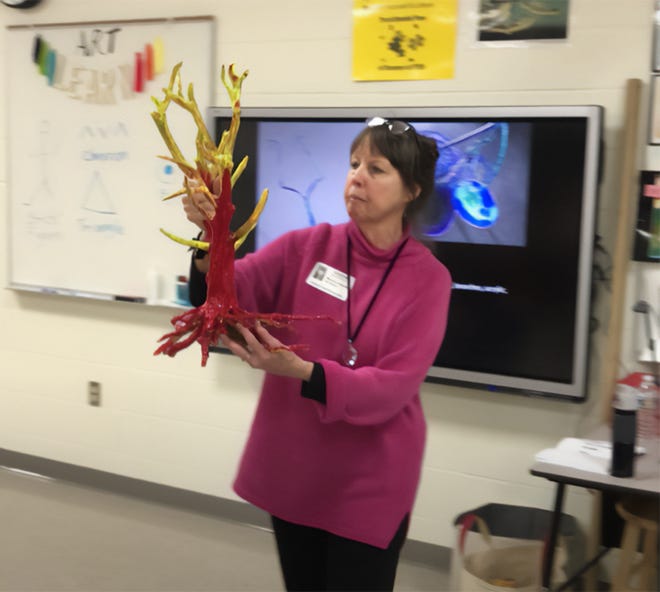 Artist Mariann Kearsley makes a presentation at DeSoto Trail Art Classroom in 2018.